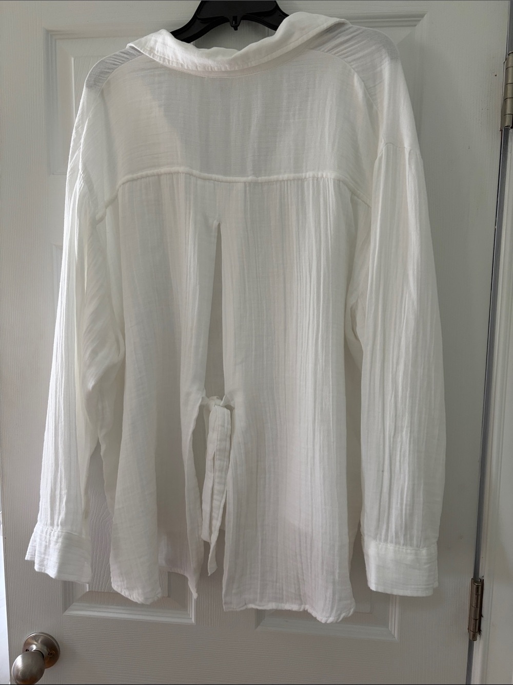 Old Navy White Button-Front Women's Shirt - Picture 4 of 4